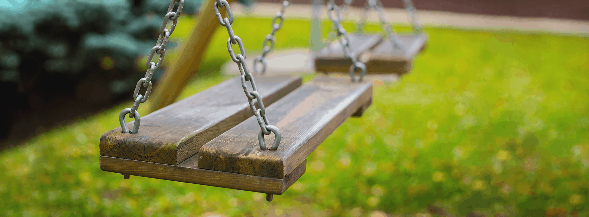 Cómo mantener un columpio de madera o metal