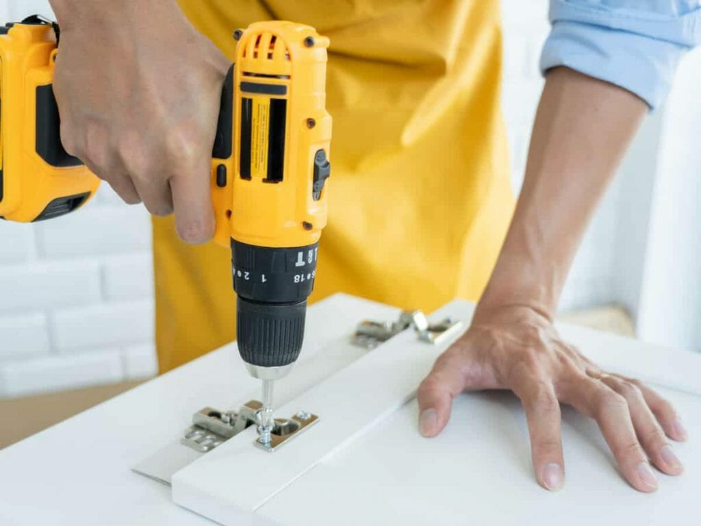 Aprende cómo sacar un tornillo roto