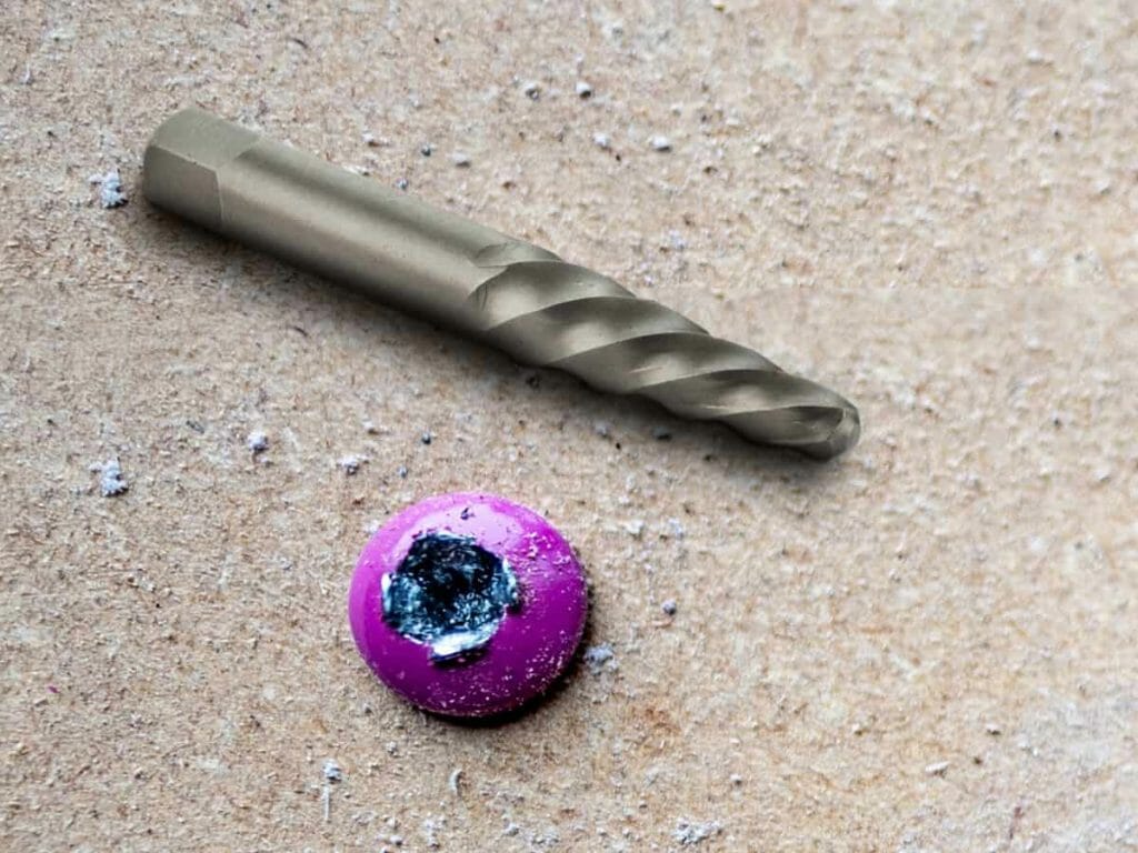 Aprende cómo sacar un tornillo roto
