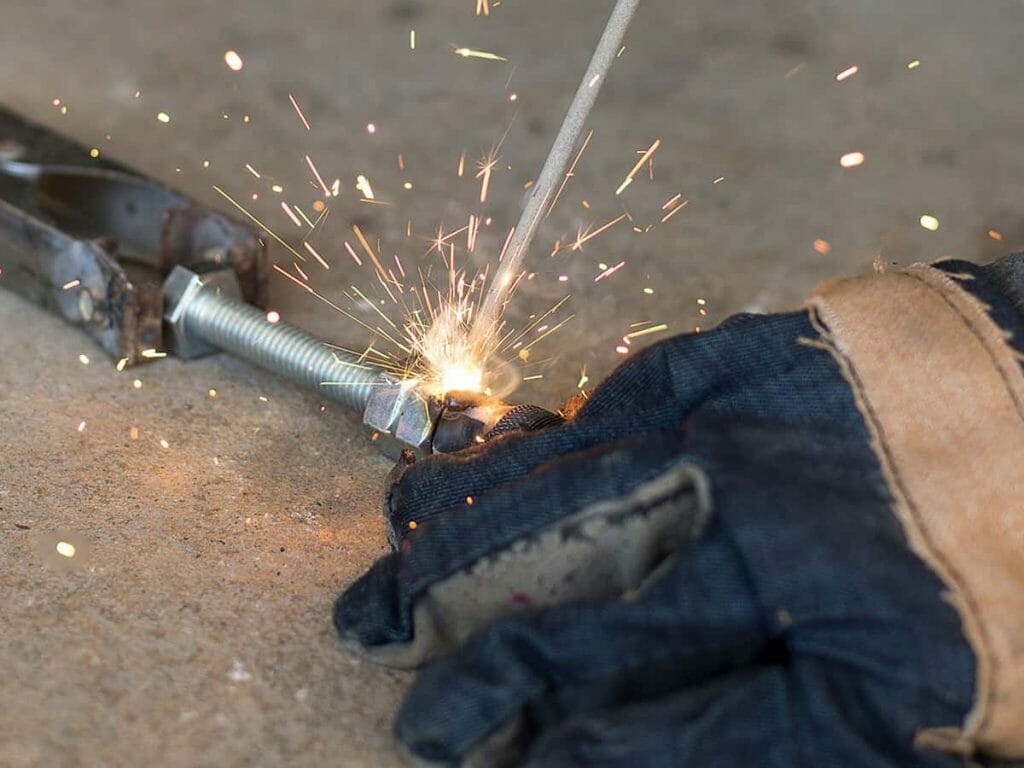 Aprende cómo sacar un tornillo roto