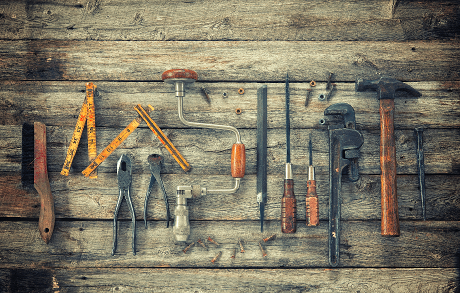 Limpia tus herramientas manuales y eléctricas con WD-40 Specialist Desengrasante.