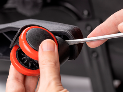 Cómo limpiar las ruedas de tu silla de oficina